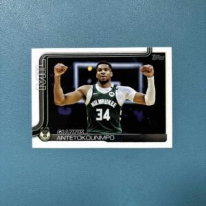 Giannis Antetokounmpo (Milwaukee Bucks) – Flagship #54 (Base)