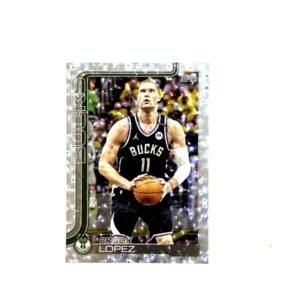 Brook Lopez (Milwaukee Bucks) – Topps Flagship 2025-26 #58 (Parallela Foil) (frente) | NBA Cards RD
