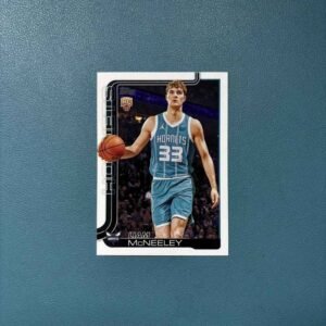 Liam McNeeley (Charlotte Hornets) – Topps Flagship #229 Rookie Card (RC) — carta NBA coleccionable | NBA Cards RD
